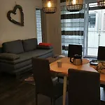 Wohnen Direkt Am Uferpark Mit Grossem Balkon Und Seeblick *