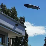 Wohnen Direkt Am Uferpark Mit Grossem Balkon Und Seeblick *