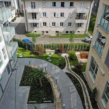 Wohnen Direkt Am Uferpark Mit Grossem Balkon Und Seeblick Lägenhet *