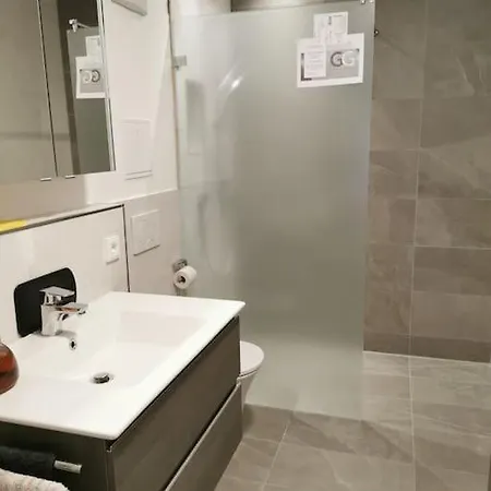 Wohnen Direkt Am Uferpark Mit Grossem Balkon Und Seeblick Friedrichshafen