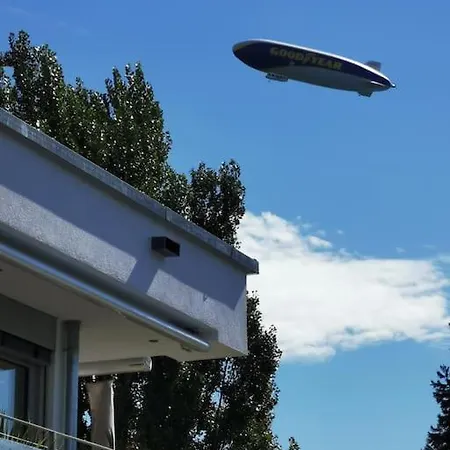 Wohnen Direkt Am Uferpark Mit Grossem Balkon Und Seeblick *