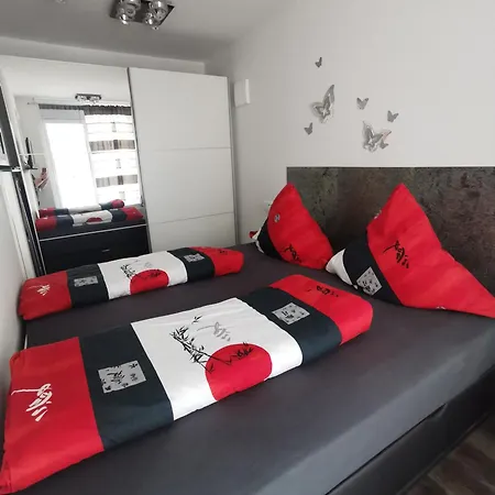 Wohnen Direkt Am Uferpark Mit Grossem Balkon Und Seeblick *